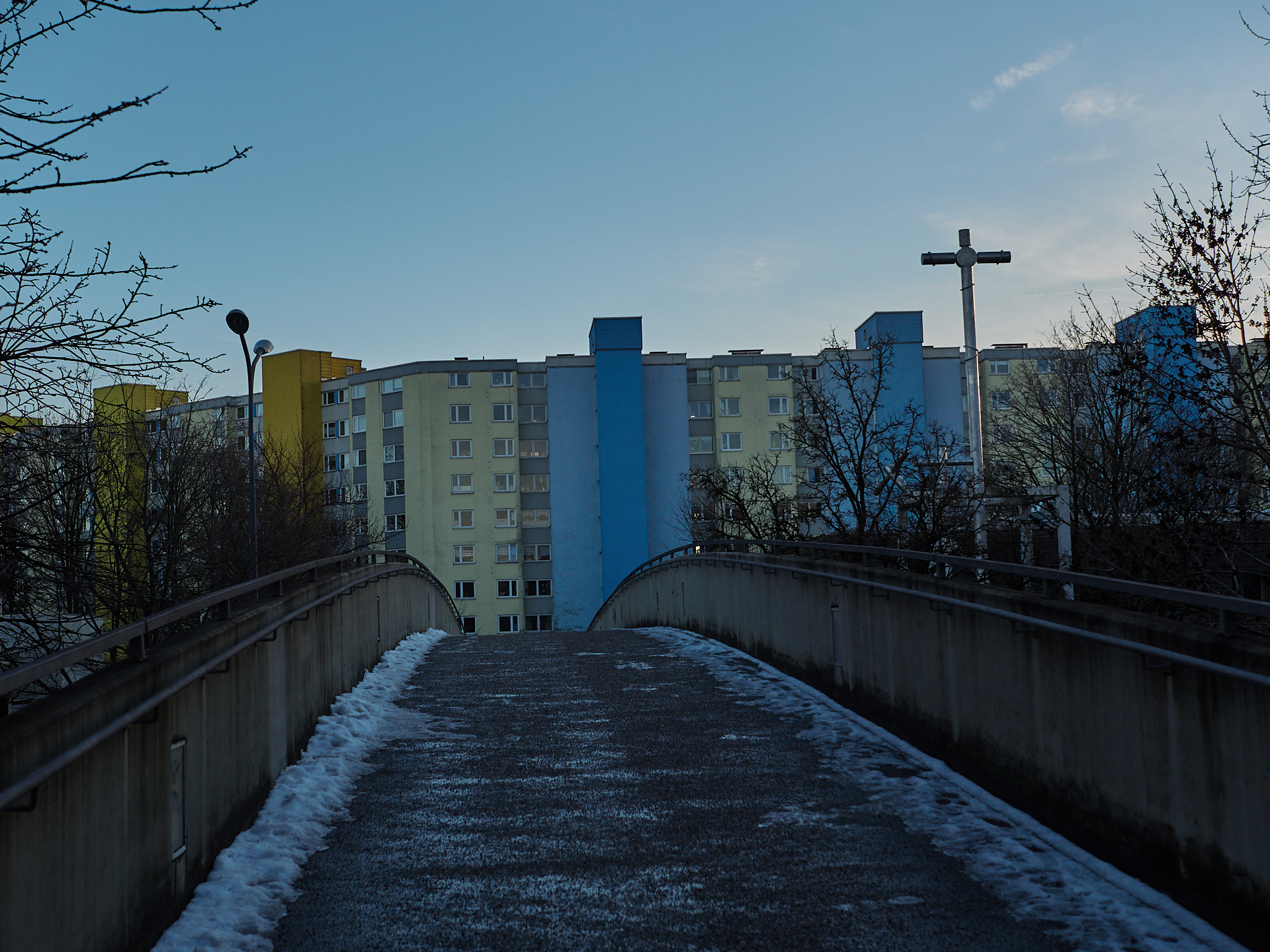 18.12.2018-Ein neuer Altar und ein Kustwerk zum Verweilen von Lutzenberger+Lutzenberger.