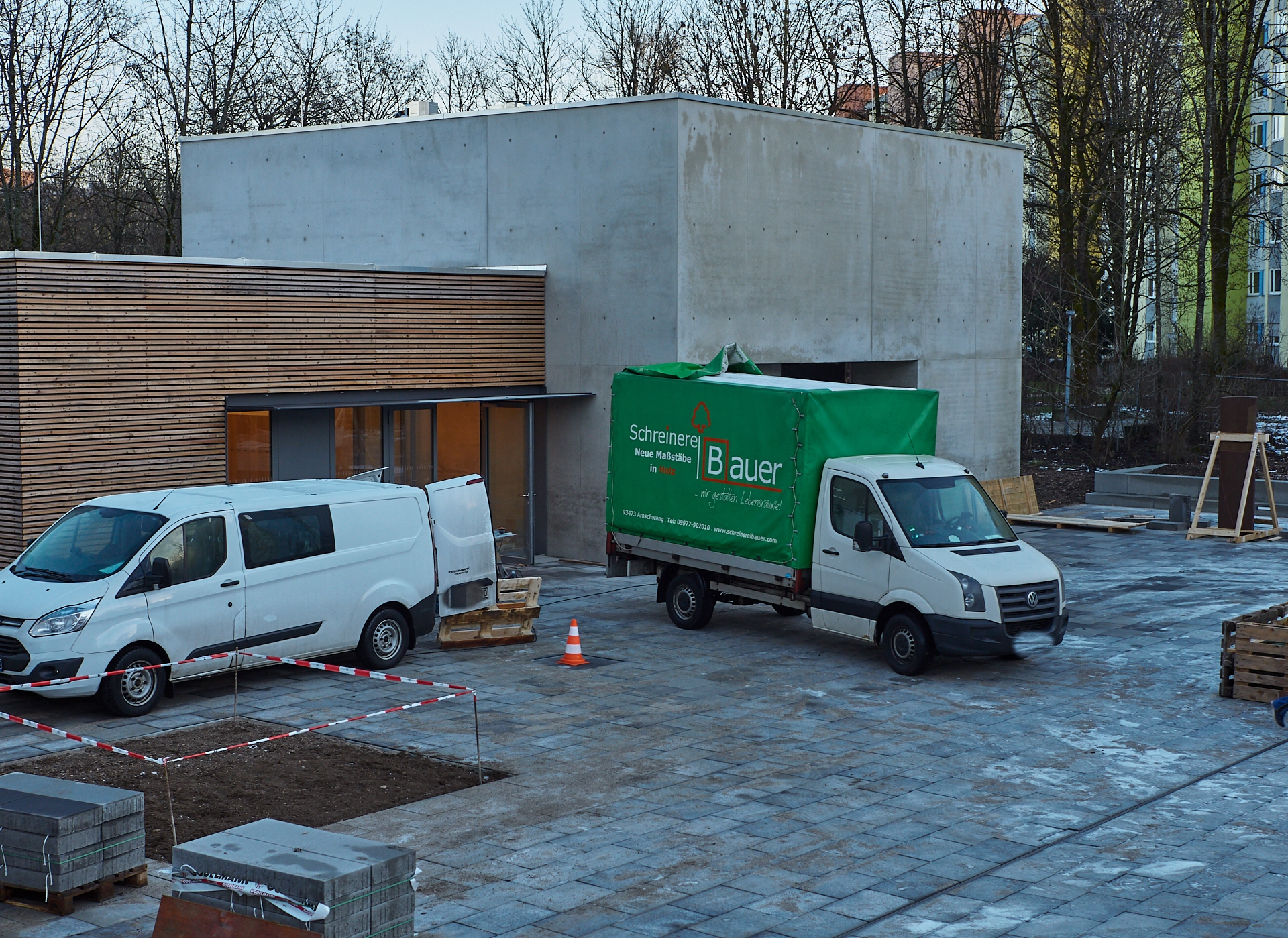 18.12.2018-Ein neuer Altar und ein Kustwerk zum Verweilen von Lutzenberger+Lutzenberger.