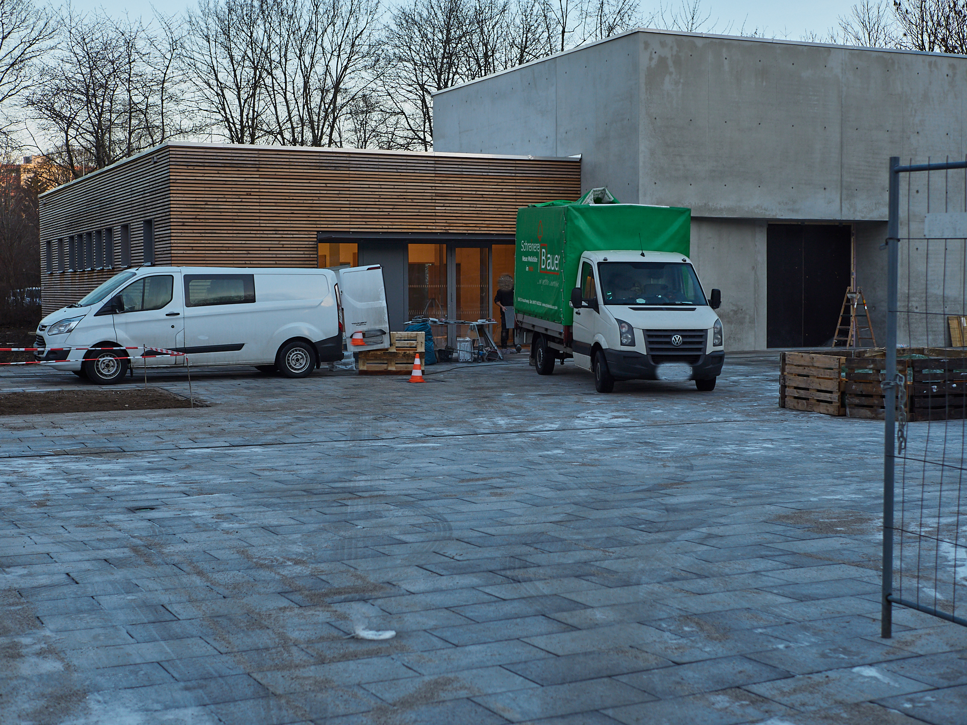 18.12.2018-Ein neuer Altar und ein Kustwerk zum Verweilen von Lutzenberger+Lutzenberger.