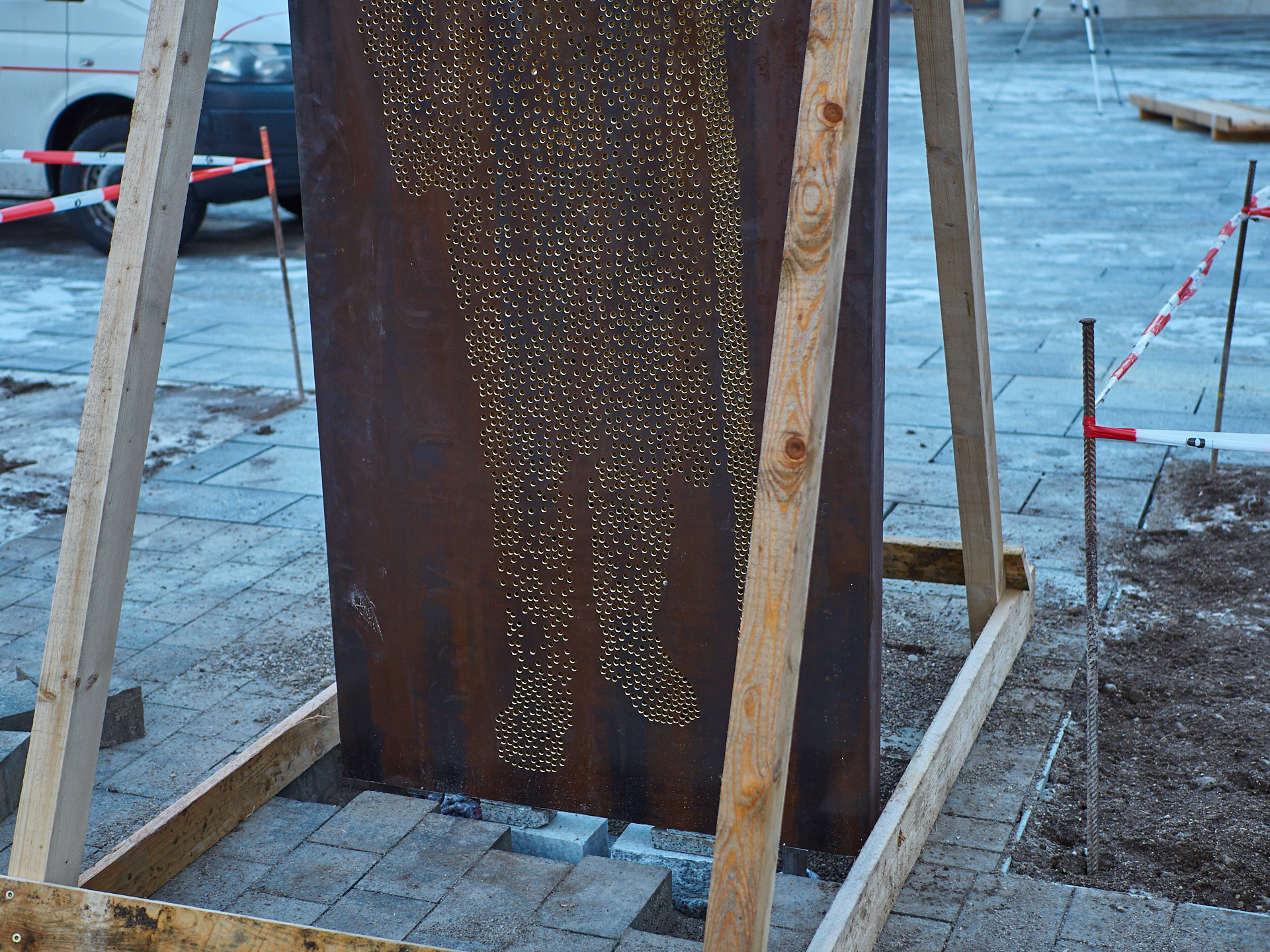 18.12.2018-Ein neuer Altar und ein Kustwerk zum Verweilen von Lutzenberger+Lutzenberger.