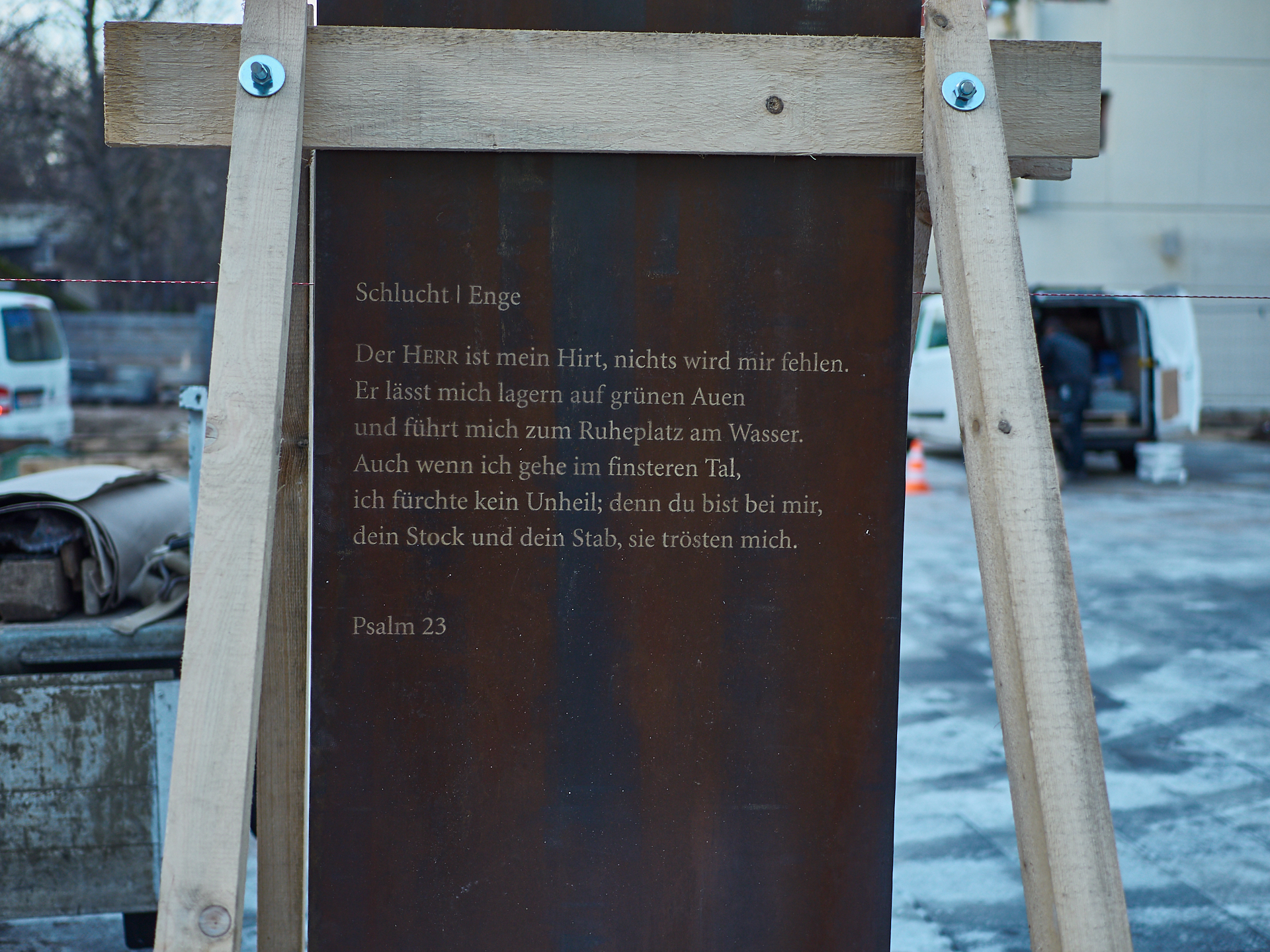 18.12.2018-Ein neuer Altar und ein Kustwerk zum Verweilen von Lutzenberger+Lutzenberger.