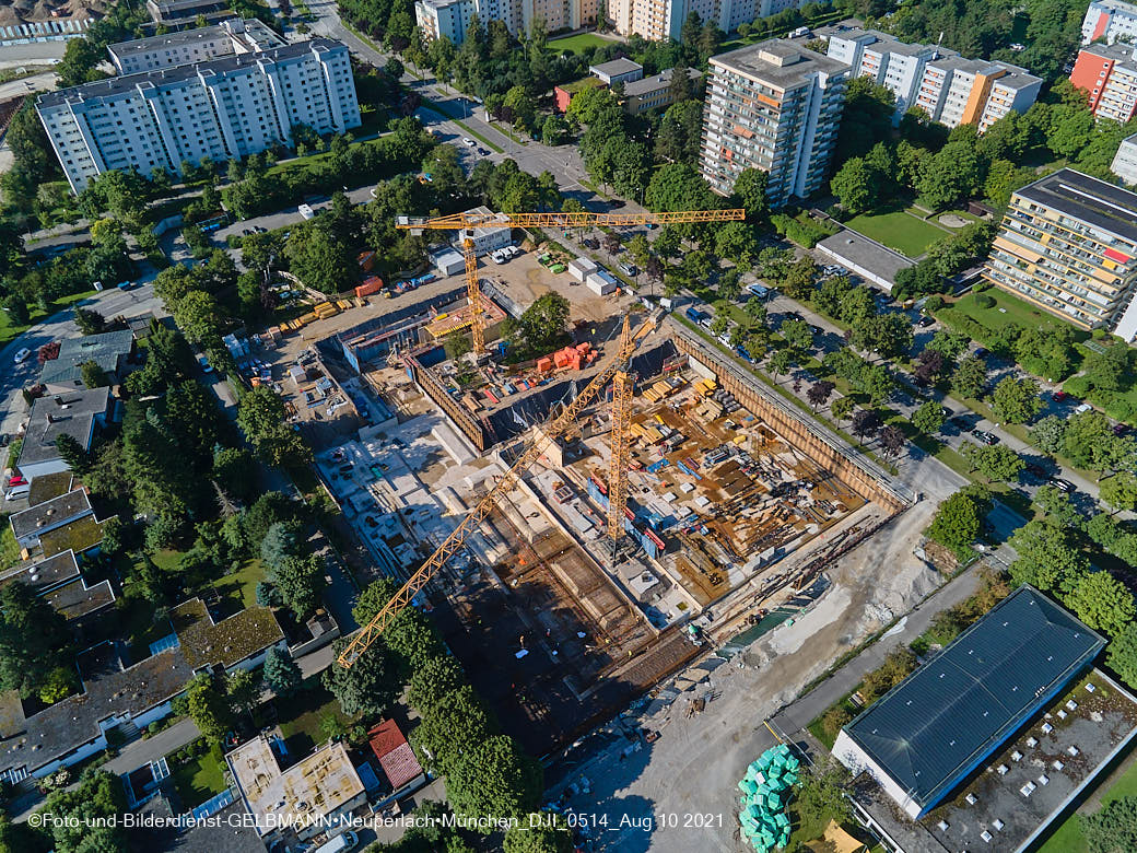 09.08.2021 - Luftbilder von der Baustelle Grundschule am Karl-Marx-Ring in Neuperlach