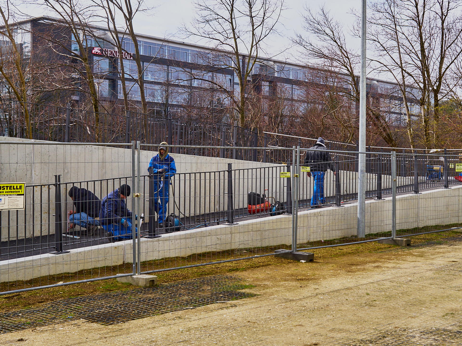 Geländer an der Treppe im Plattzentrum. Photographer: Gelbmann