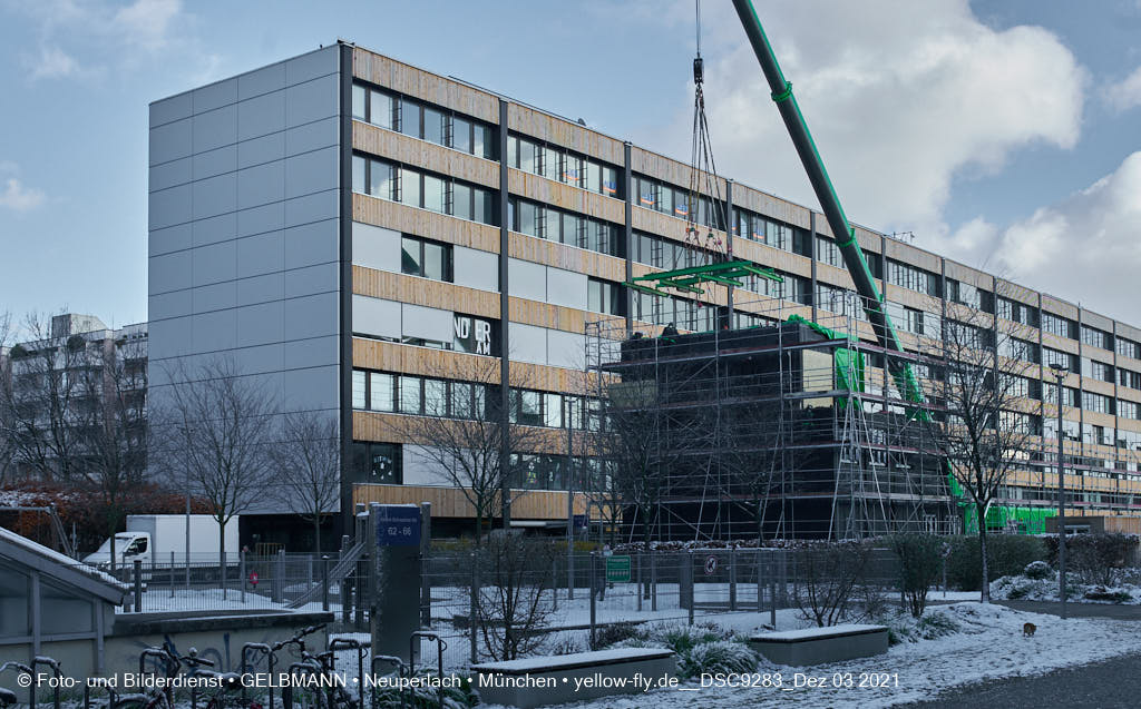 03.12.2021 - Holzquader um Holzquader für den Neubau für Campus di Monaco in Neuperlach