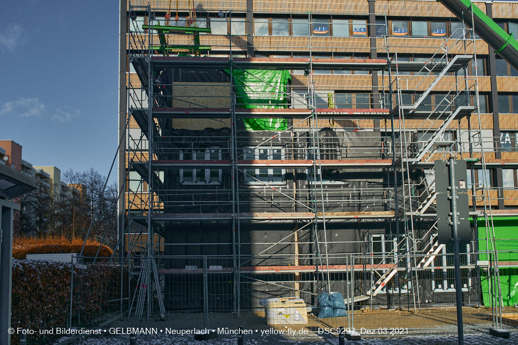 03.12.2021 - Holzquader um Holzquader für den Neubau für Campus di Monaco in Neuperlach