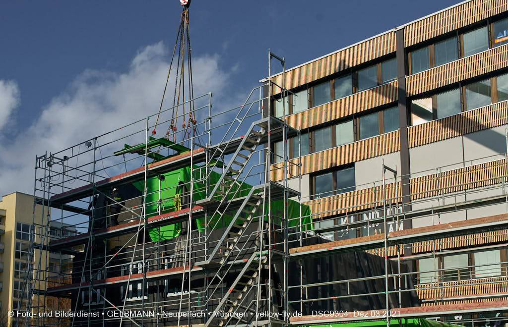 03.12.2021 - Holzquader um Holzquader für den Neubau für Campus di Monaco in Neuperlach