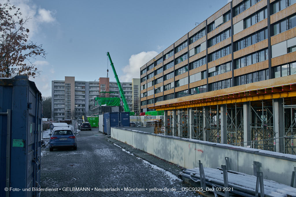 03.12.2021 - Holzquader um Holzquader für den Neubau für Campus di Monaco in Neuperlach