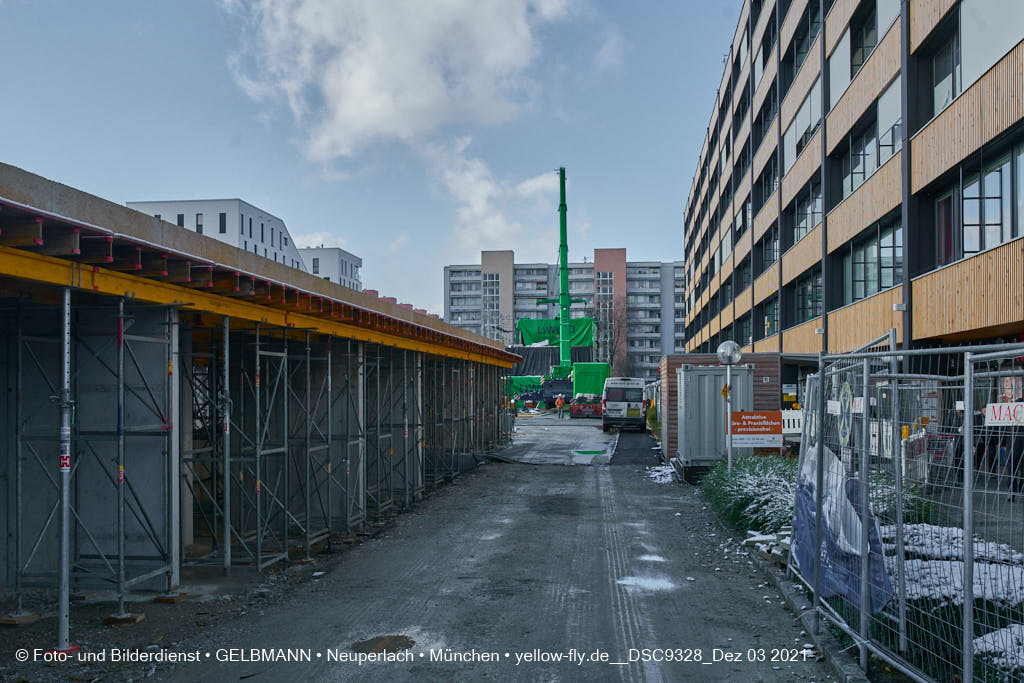 03.12.2021 - Holzquader um Holzquader für den Neubau für Campus di Monaco in Neuperlach