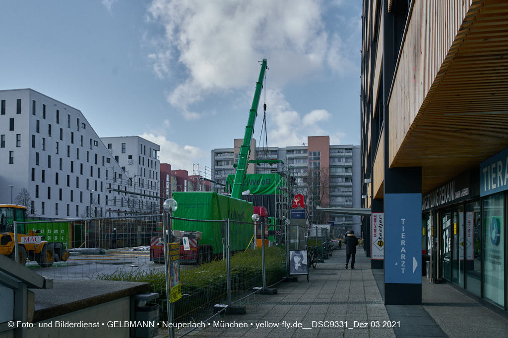 03.12.2021 - Holzquader um Holzquader für den Neubau für Campus di Monaco in Neuperlach