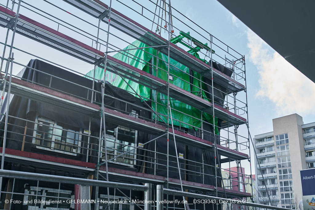 03.12.2021 - Holzquader um Holzquader für den Neubau für Campus di Monaco in Neuperlach